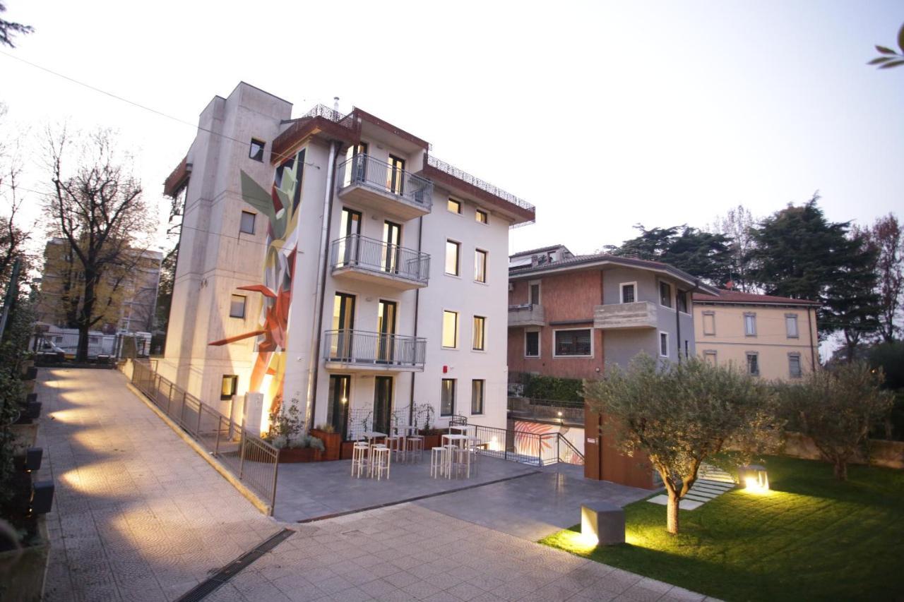Stravagante Hostel & Rooms Verona Bagian luar foto